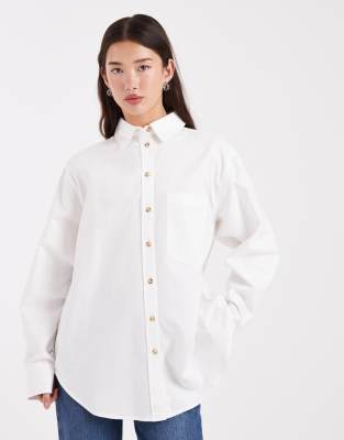 ASOS DESIGN - Hochwertiges Oxfordhemd mit Schößchen-Weiß