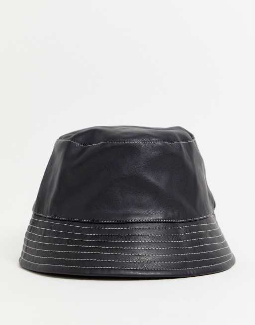 ASOS DESIGN - Hoedje van zwart imitatieleer met contrasterende witte stiksels, 2 van 4