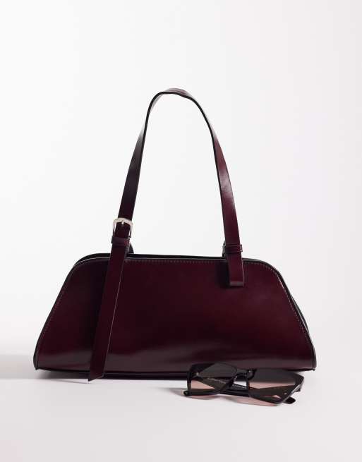 ASOS DESIGN - Hoekige bowlingtas met gespdetail in bordeauxrood, 2 van 4