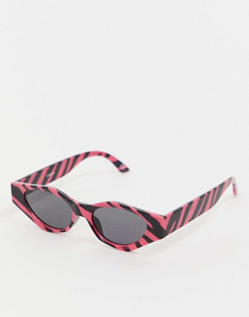 ASOS DESIGN - Hoekvormige cat eye-zonnebril in zebraprint-Roze