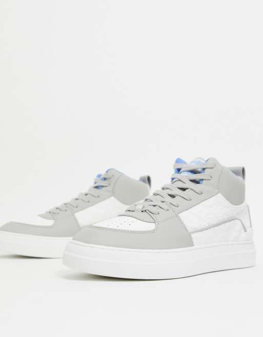 Asos Design Hohe Sneaker In Grau Und Weiss Mit Pragung Asos