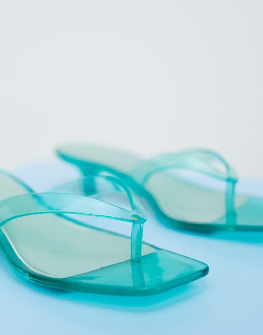 ASOS DESIGN – Holiday – Jelly-Zehenstegsandaletten in Grün mit Pfennigabsatz, 4 von 7