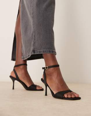 ASOS DESIGN - Hollow - Filigrane Absatz-Sandalen in Schwarz