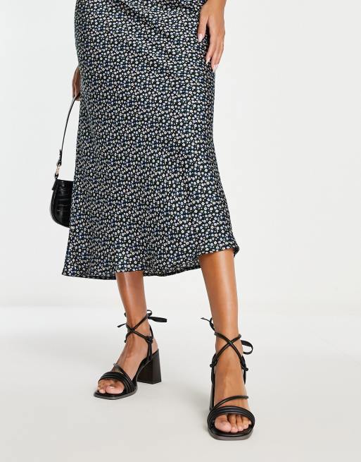 ASOS DESIGN - Hollow - Sorte sandaler med mellemhøj hæl og bindebånd om benet , 4 af 4