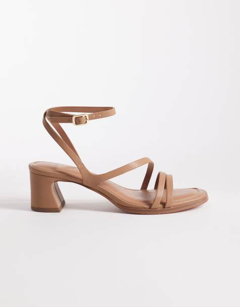 ASOS DESIGN – Honeybee – Beżowe sandały na średnim obcasie klockowym - view 1