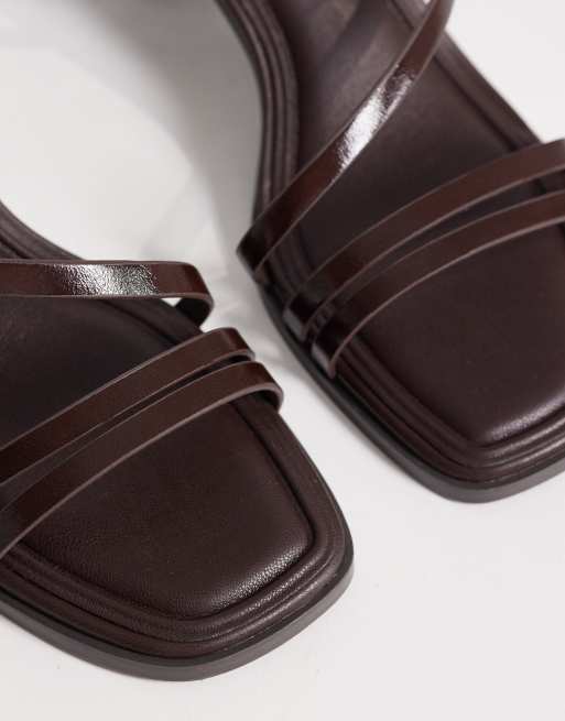 ASOS DESIGN – Honeybee – Czekoladowe sandały na średnim obcasie klockowym, 2 z 4