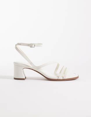 ASOS DESIGN - Honeybee - Sandalen in Kroko-Wollweiß mit mittelhohem Blockabsatz