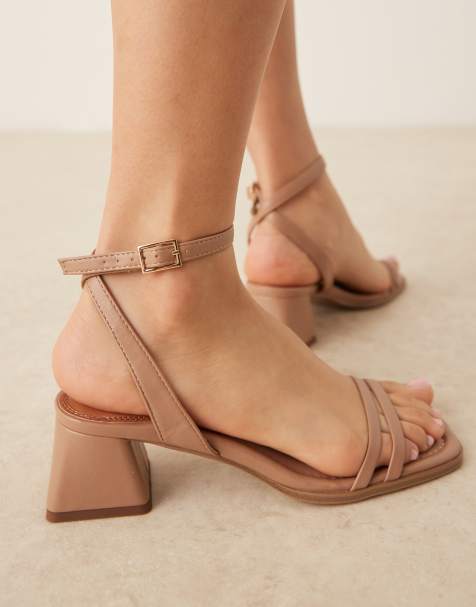 ASOS DESIGN – Honeydew – Sandalen in Beige mit mittelhohem Blockabsatz - view 1