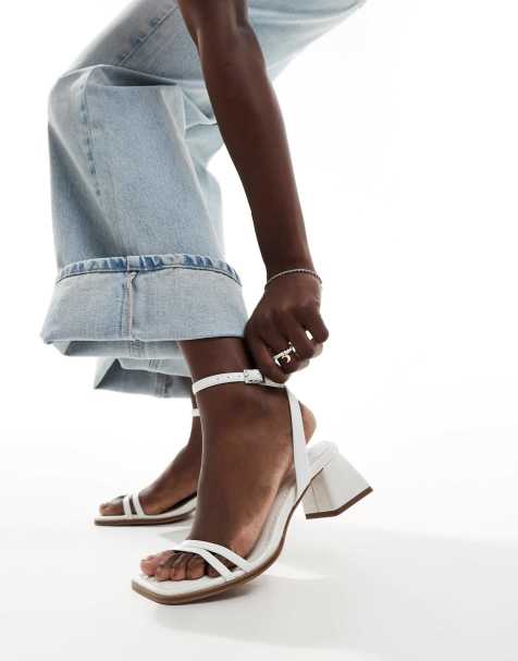 ASOS DESIGN – Honeydew – Vita sandaler med halvhög blockklack och bred passform - view 1