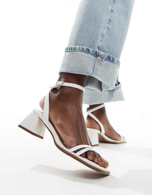 ASOS DESIGN – Honeydew – Vita sandaler med halvhöga blockklackar, 3 av 4