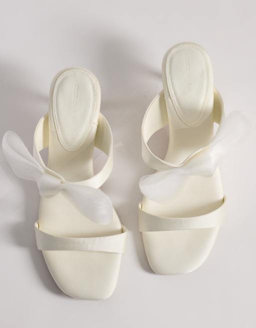 ASOS DESIGN – Honeymoon – Satin-Mules in Elfenbein mit mittelhohem Absatz und Schleife, 4 von 4