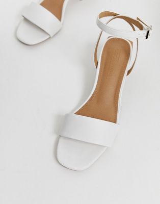 sandali bianchi con tacco basso