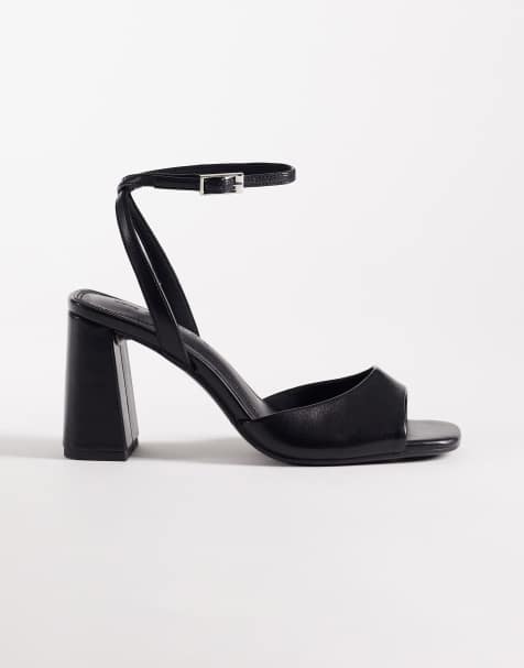 ASOS DESIGN – Honour – Filigrane Sandalen aus Kunstleder in Schwarz mit mittelhohem Blockabsatz - view 1