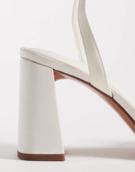 ASOS DESIGN – Honour – Perlenverzierte, filigrane Sandalen in Elfenbein mit mittelhohem Blockabsatz, 2 von 4