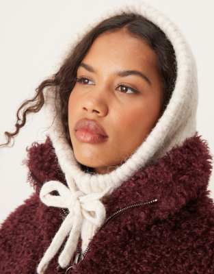 hood with wool mix in oatmeal-White