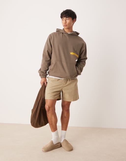 ASOS DESIGN - Hoodie met street-print in bruin