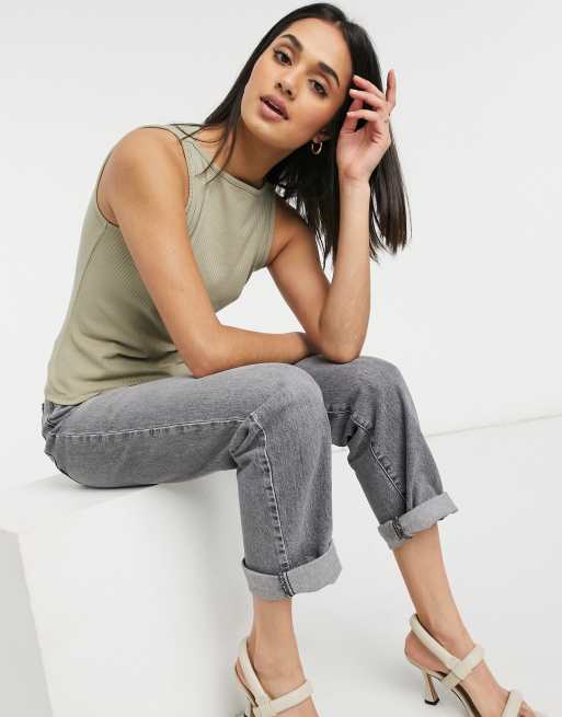 ASOS DESIGN - Hoogsluitend geribbeld hemdje in bruin met wassing