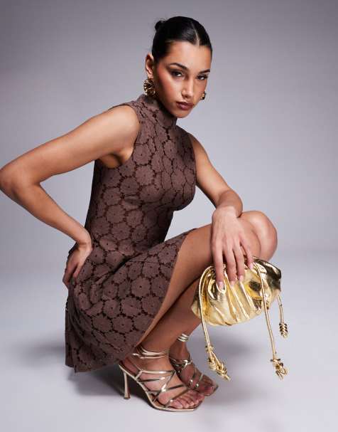 ASOS DESIGN - Hoogsluitend kanten mini-jurk met plooien in chocoladebruin - view 1