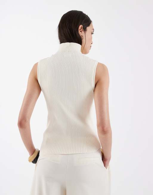 ASOS DESIGN - Hoogsluitende fijngebreide top met asymmetrische zoom in crème, 3 van 4