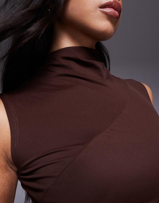 ASOS DESIGN - Hoogsluitende gedrapeerde maxi-jurk met siernaden in chocoladebruin, 3 van 4