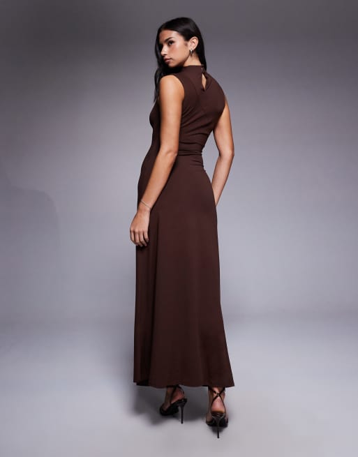 ASOS DESIGN - Hoogsluitende gedrapeerde maxi-jurk met siernaden in chocoladebruin, 4 van 4