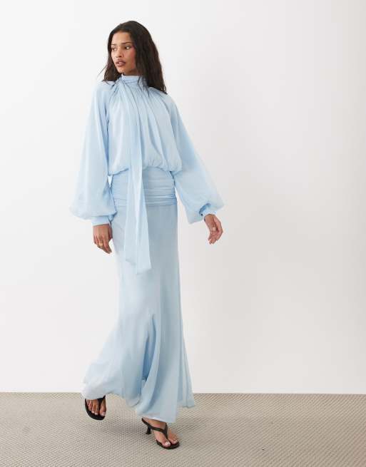 ASOS DESIGN - Hoogsluitende gedrapeerde maxi jurk van chiffon met gestrikte hals in lichtblauw, 2 van 4