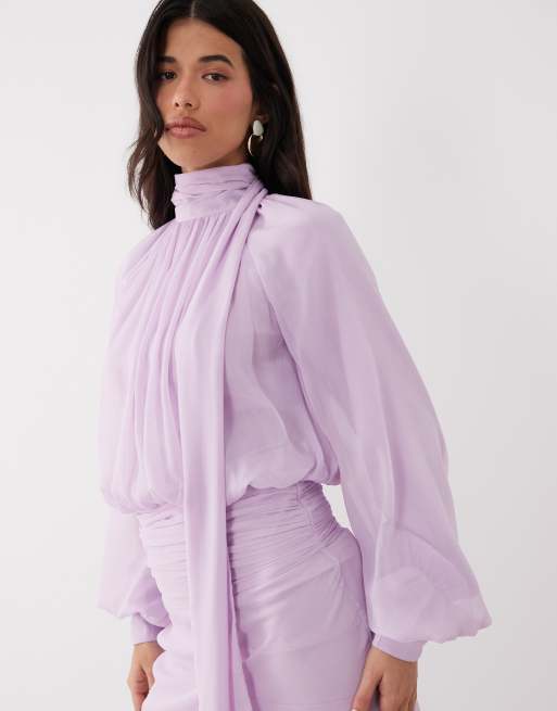 ASOS DESIGN - Hoogsluitende gedrapeerde maxi jurk van chiffon met gestrikte hals in lila, 3 van 4
