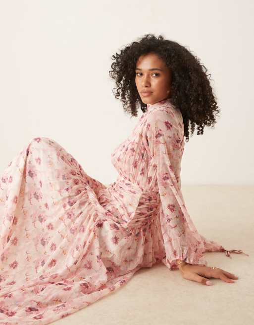 ASOS DESIGN - Hoogsluitende gerimpelde maxi jurk met chevroneffect in bloemenprint, 2 van 4