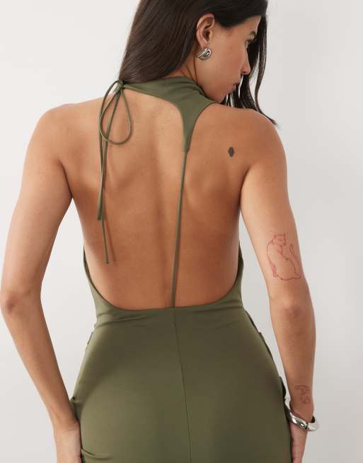 ASOS DESIGN - Hoogsluitende maxi jurk met gerimpelde taille en open achterkant in kaki, 2 van 4