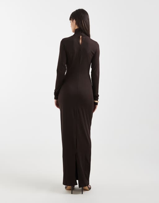 ASOS DESIGN - Hoogsluitende maxi jurk met lange mouwen en gerimpelde voorkant in bruin, 3 van 4
