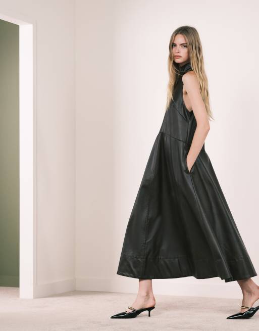 ASOS DESIGN - Hoogsluitende maxi-jurk met leerlook en stiksels in vintage bruin