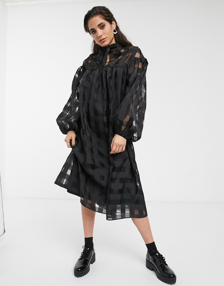 ASOS DESIGN- Hoogsluitende midi-jurk van organza met ruitmotief-Zwart