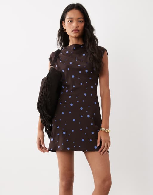 ASOS DESIGN - Hoogsluitende mini jurk in chocoladebruin met blauwe stippen, 2 van 4