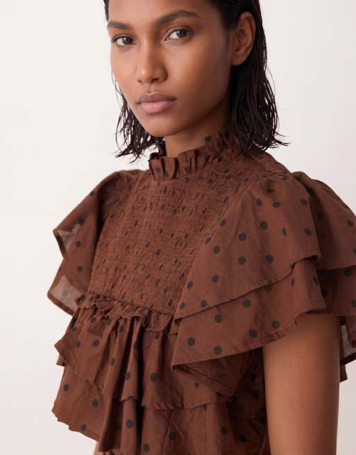 ASOS DESIGN - Hoogsluitende mini jurk met ruches, smokwerk en stippen in chocoladebruin, 2 van 4