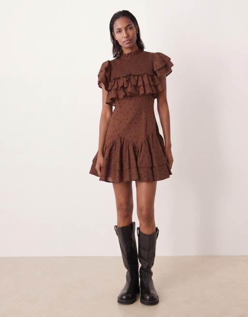 ASOS DESIGN - Hoogsluitende mini jurk met ruches, smokwerk en stippen in chocoladebruin, 3 van 4