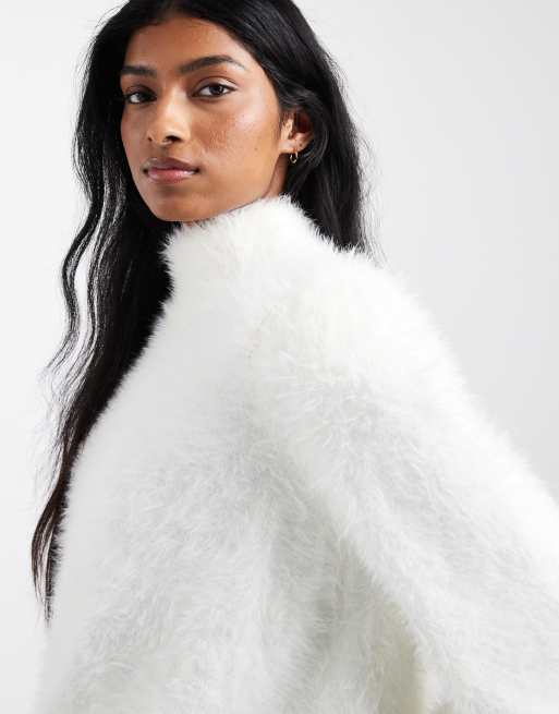 ASOS DESIGN - Hoogsluitende pluizige oversized trui met extreem wijde mouwen in crème, 2 van 4