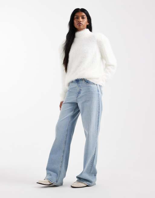 ASOS DESIGN - Hoogsluitende pluizige oversized trui met extreem wijde mouwen in crème, 3 van 4