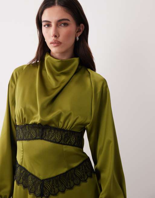 ASOS DESIGN - Hoogsluitende satijnen maxi jurk met kanten detail in olijfgroen, 3 van 4