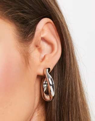 ASOS DESIGN ASOS DESIGN hoop earring with twist link design in silver tone