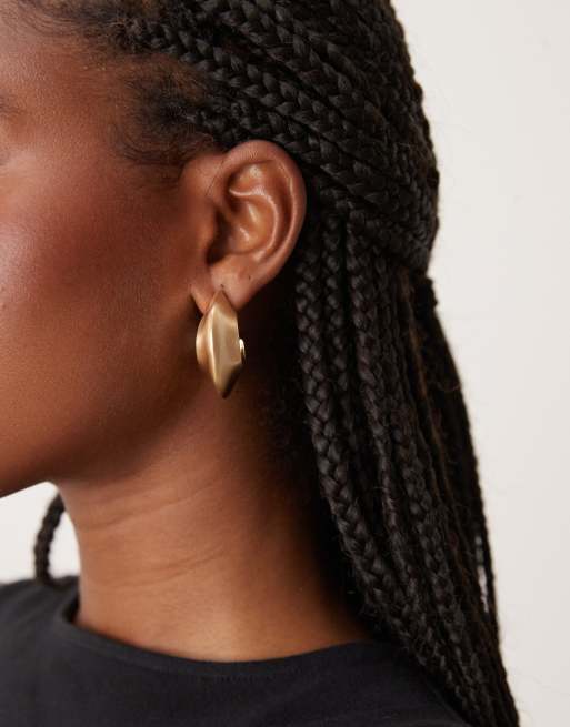 ASOS DESIGN hoop earrings in large sculptural shape in brushed gold tone, 3 of 3
