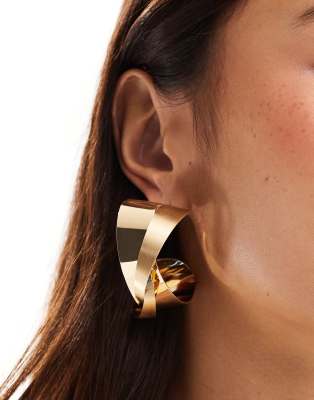 Mira – Abstract Wave Open Hoop Earrings