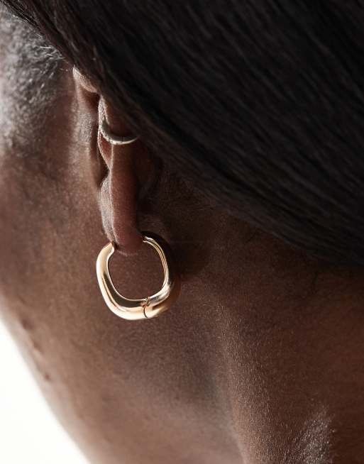 ASOS DESIGN hoop earrings with clicker molten detail in gold tone, 3 of 4