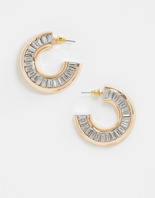 Side earrings store designs