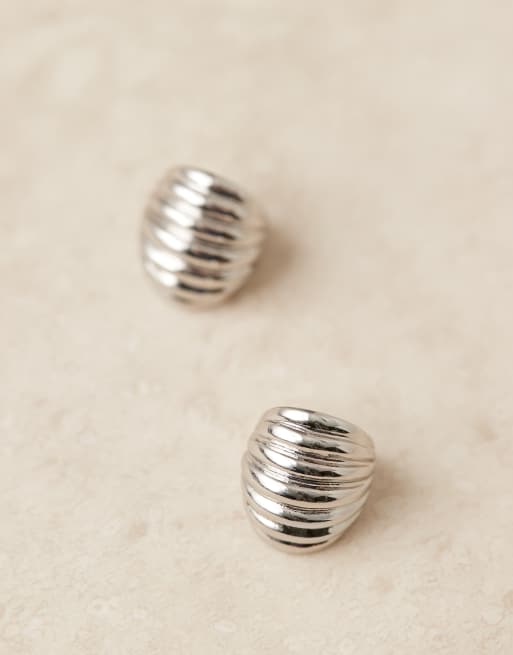 ASOS DESIGN hoop earrings with fan ridge detail in silver tone, 3 of 3