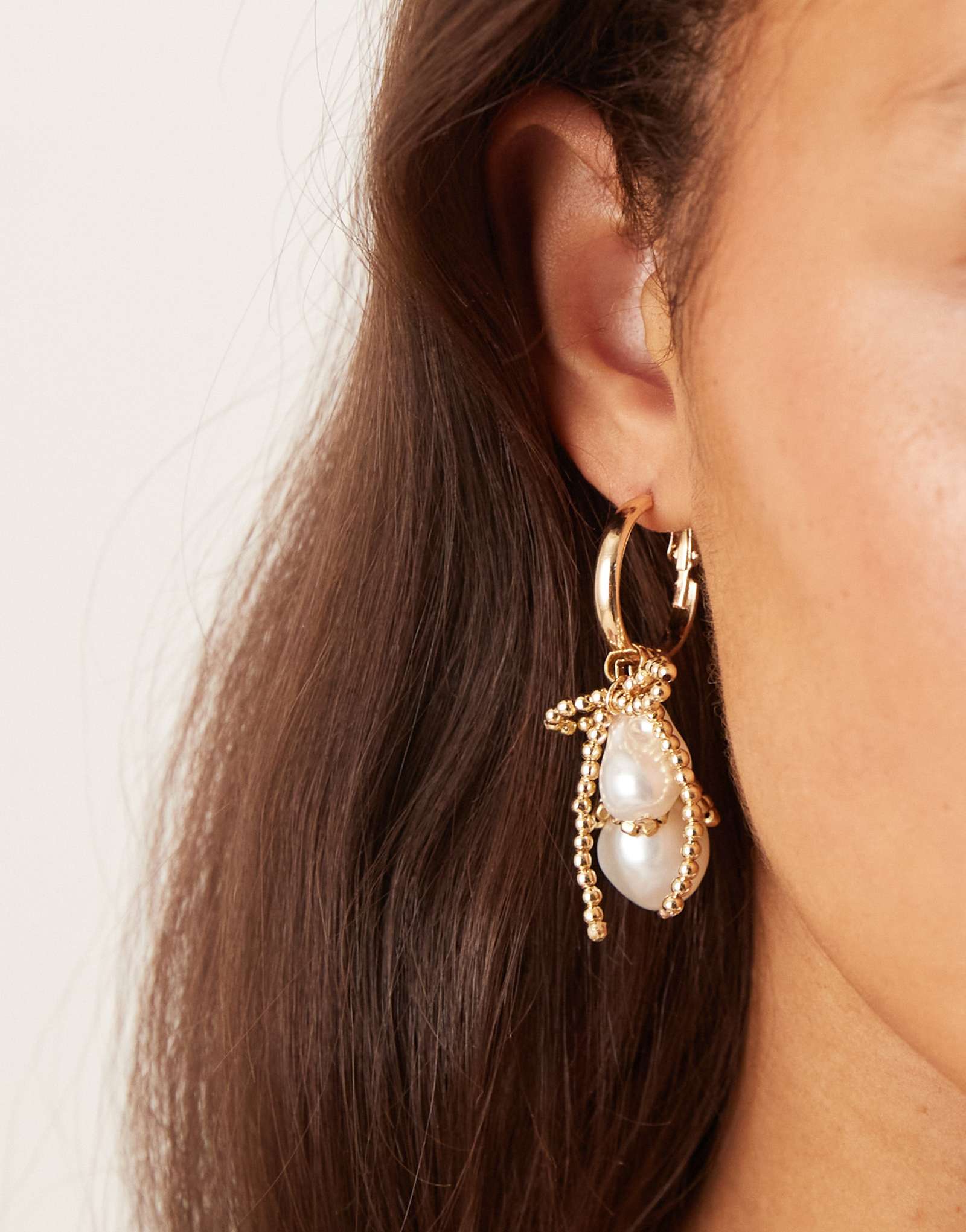 ДИЗАЙНЕРСКИЕ серьги-кольца ASOS с золотыми кисточками и каплями искусственного жемчуга