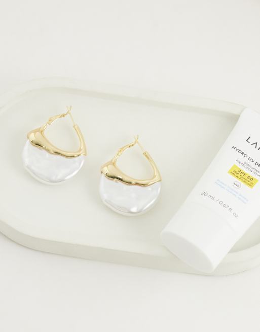 ASOS DESIGN hoop earrings with pearlescent finish in gold tone, 3 of 5