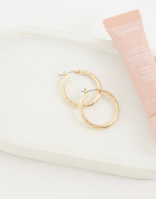 ASOS DESIGN hoop earrings with twisted design in gold tone, 2 of 4