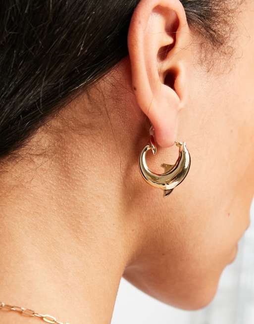 ASOS DESIGN - Hoop-øreringe med delfindesign i guldfarve