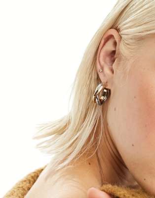 ASOS DESIGN - Hoop-øreringe med krydsende design i forskellige metalfarver 