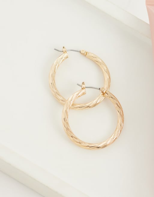 ASOS DESIGN hoop-øreringe med snoet design i guldfarve, 3 af 4